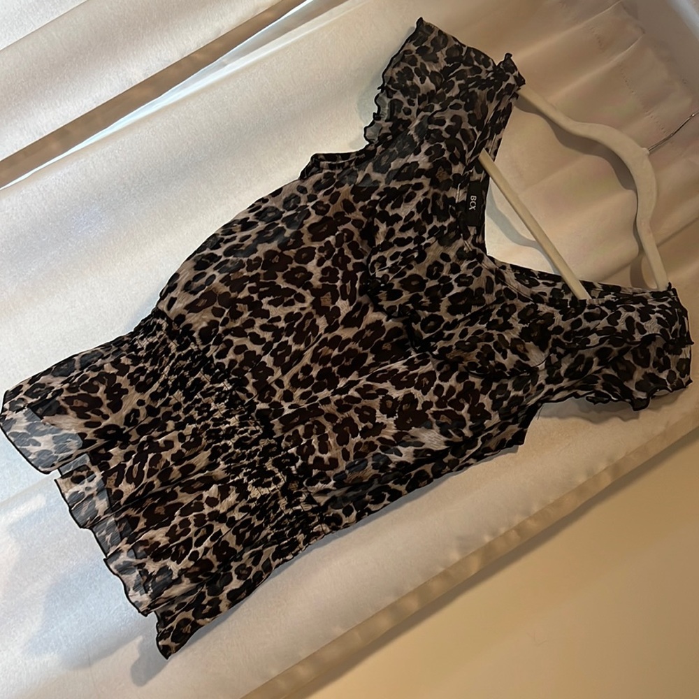 Very cute, gently used animal print short sleeve blouse.size M.